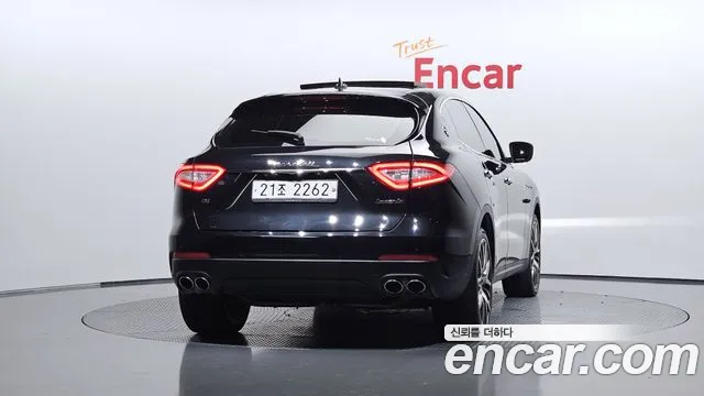 Maserati Levante 2018 thumb 4