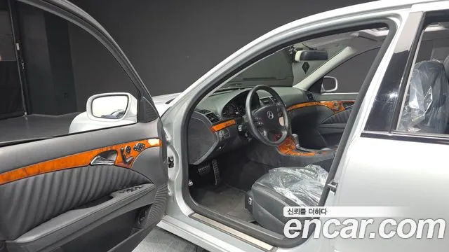 Mercedes-Benz E-Класс 2008 thumb 10