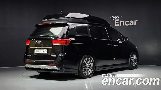 Kia Carnival 2017 thumb 2