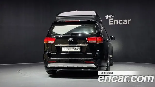 Kia Carnival 2017 thumb 4