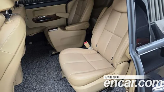 Kia Carnival 2017 thumb 11