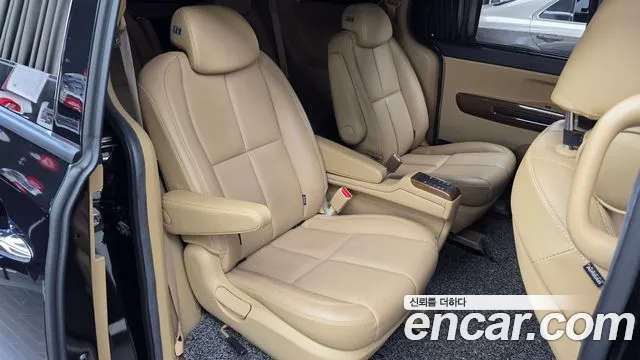 Kia Carnival 2017 thumb 12