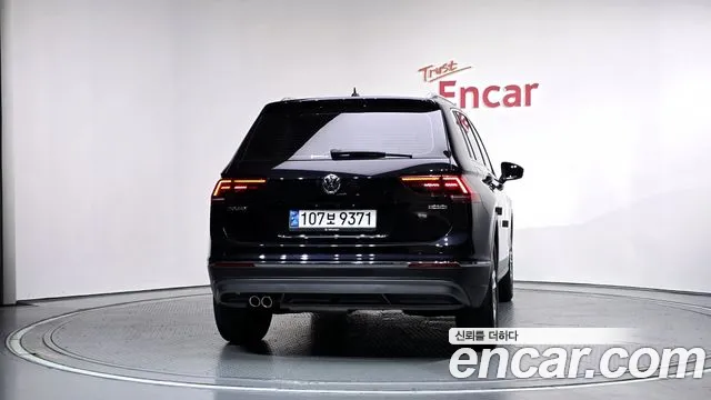 Volkswagen Tiguan 2020 thumb 3