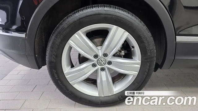 Volkswagen Tiguan 2020 thumb 4