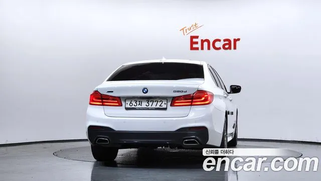 BMW 5 серии 2018 thumb 4