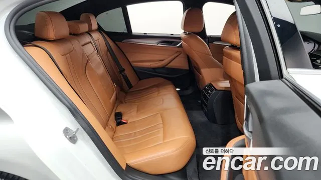 BMW 5 серии 2018 thumb 11