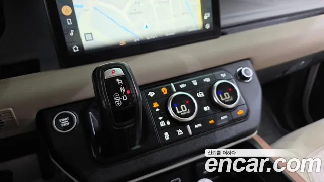 Land Rover Defender 2020 thumb 9
