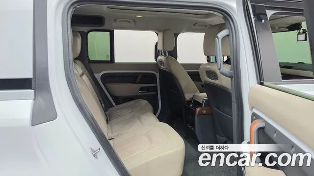 Land Rover Defender 2020 thumb 11