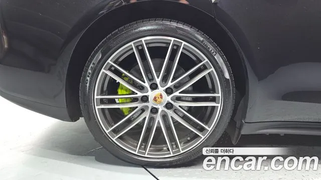 Porsche Panamera 2018 thumb 5