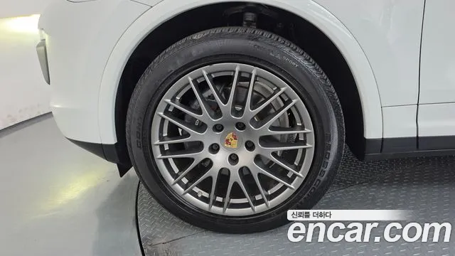 Porsche Cayenne 2017 thumb 5