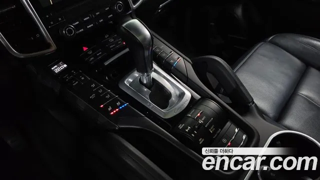 Porsche Cayenne 2017 thumb 9