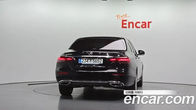 Mercedes-Benz E-Класс 2023 thumb 4
