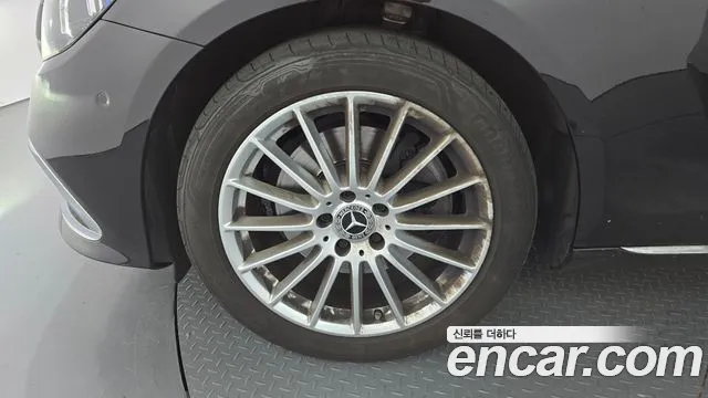 Mercedes-Benz E-Класс 2023 thumb 5