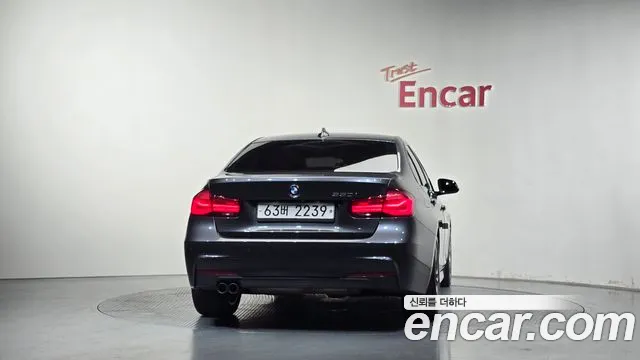 BMW 3 серии 2018 thumb 4