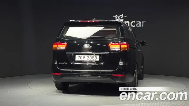 Kia Carnival 2014 thumb 4
