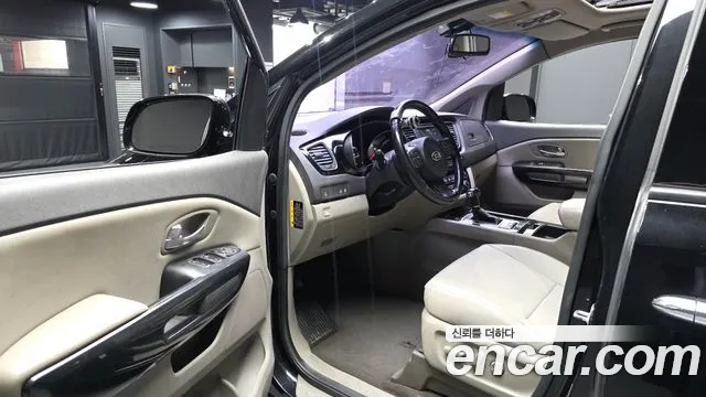 Kia Carnival 2014 thumb 10