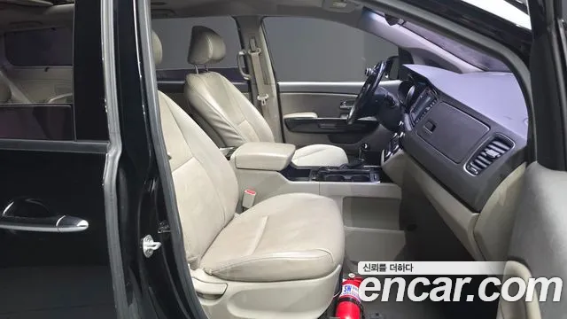 Kia Carnival 2014 thumb 11