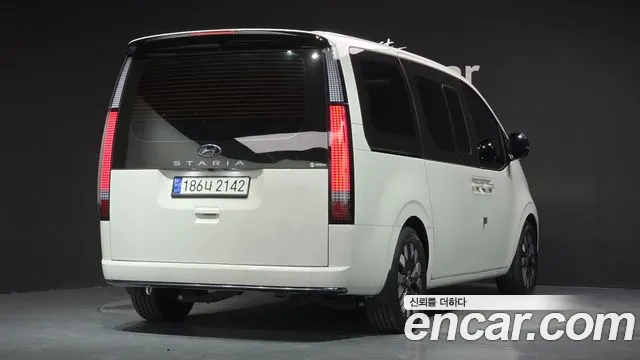 Hyundai Staria 2022 thumb 2
