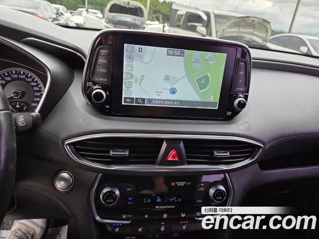 Hyundai Santa Fe 2018 thumb 8