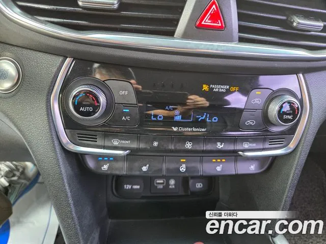 Hyundai Santa Fe 2018 thumb 10