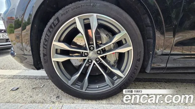Audi SQ8 2020 thumb 9