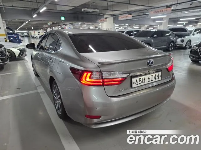 Lexus ES 2018 thumb 2