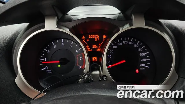 Nissan Juke 2014 thumb 8
