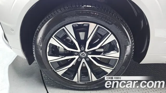 Volvo XC60 2024 thumb 4