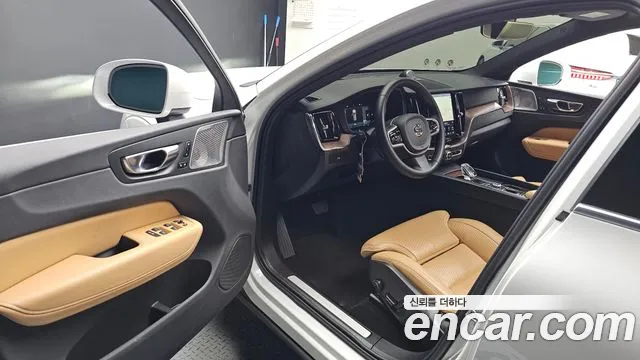 Volvo XC60 2024 thumb 9
