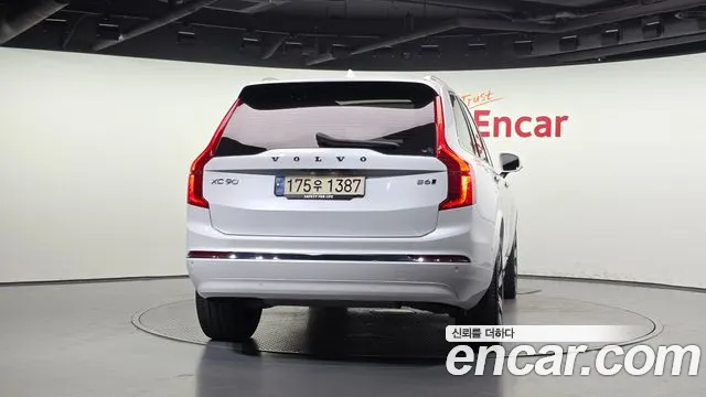 Volvo XC90 2022 thumb 4