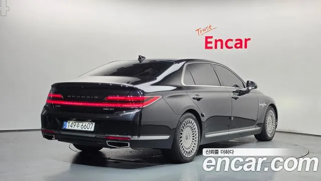 Genesis G90 2018 thumb 2
