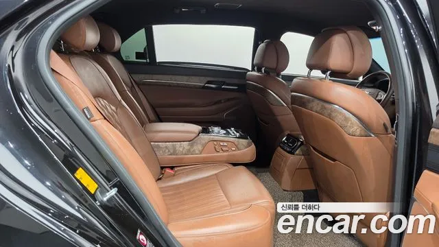 Genesis G90 2018 thumb 12