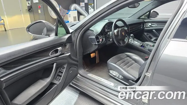 Porsche Panamera 2014 thumb 10