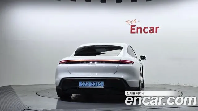 Porsche Taycan 2022 thumb 4