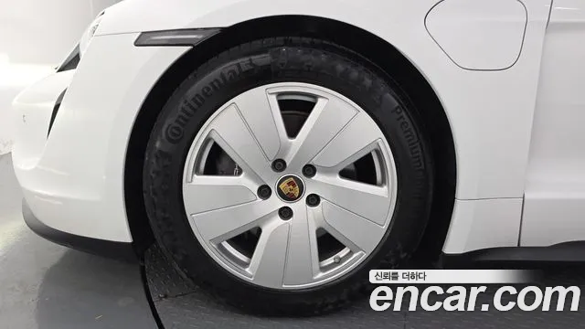 Porsche Taycan 2022 thumb 5