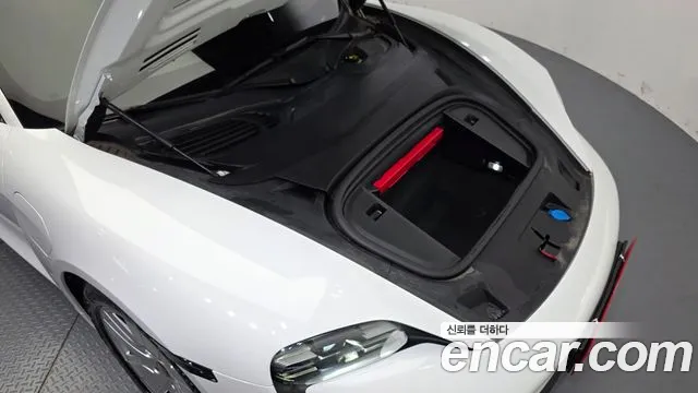 Porsche Taycan 2022 thumb 6