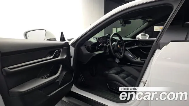 Porsche Taycan 2022 thumb 10