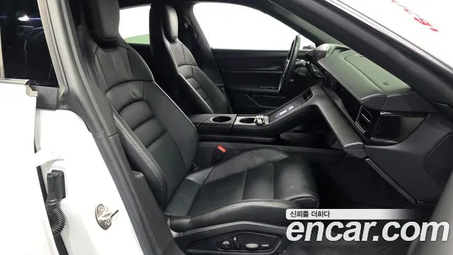 Porsche Taycan 2022 thumb 11