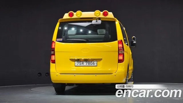 Hyundai Starex 2016 thumb 4