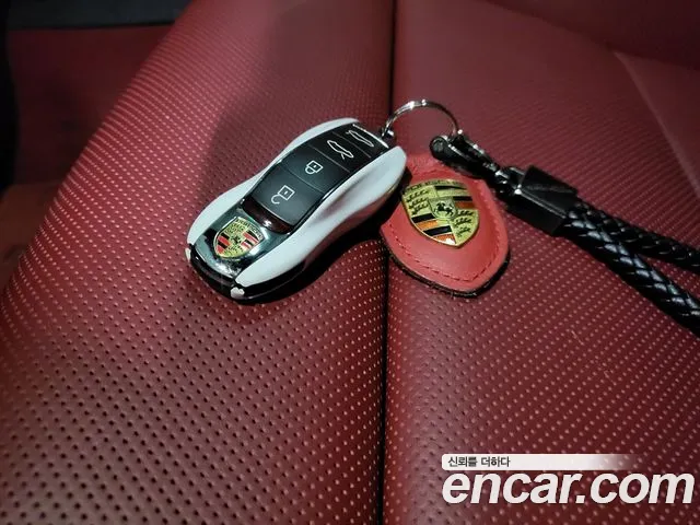 Porsche Cayman 2021 thumb 11
