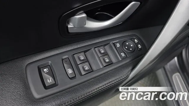 Renault Latitude 2017 thumb 12