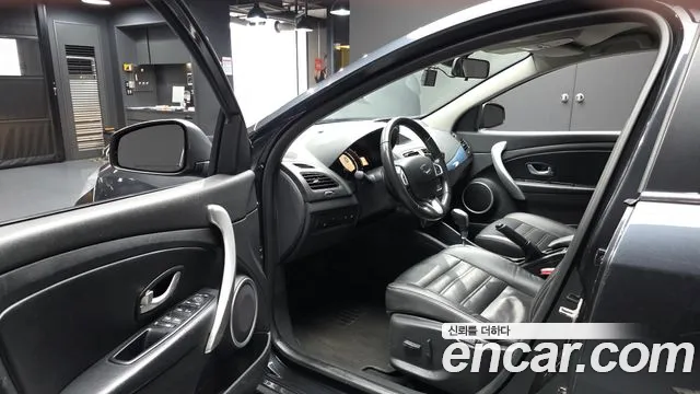 Renault Fluence 2015 thumb 10