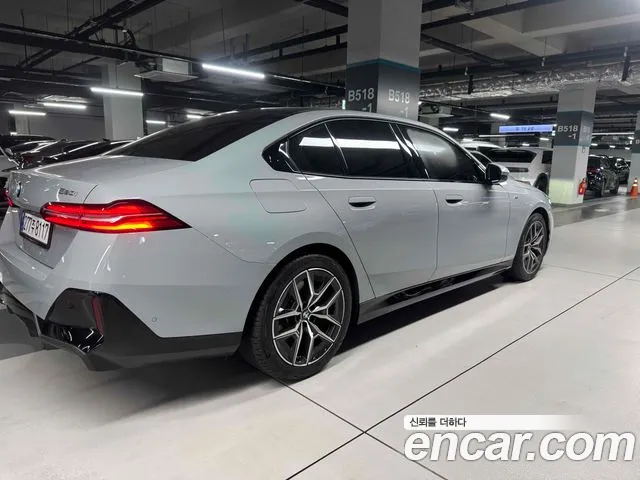 BMW 5 серии 2025 thumb 3