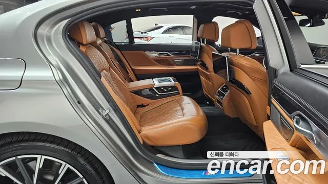 BMW 7 серии 2019 thumb 12