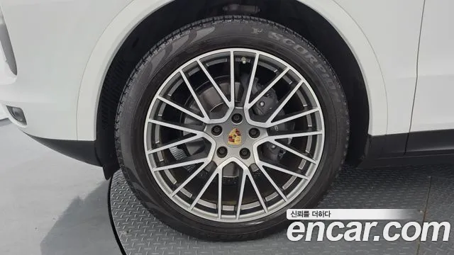 Porsche Cayenne 2023 thumb 5