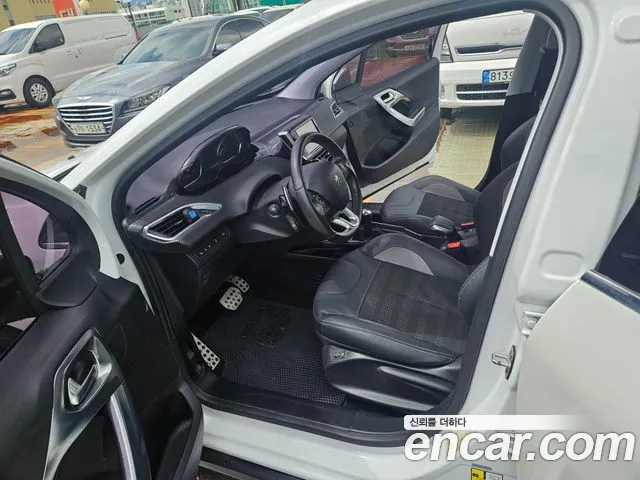 Peugeot 2008 2015 thumb 8