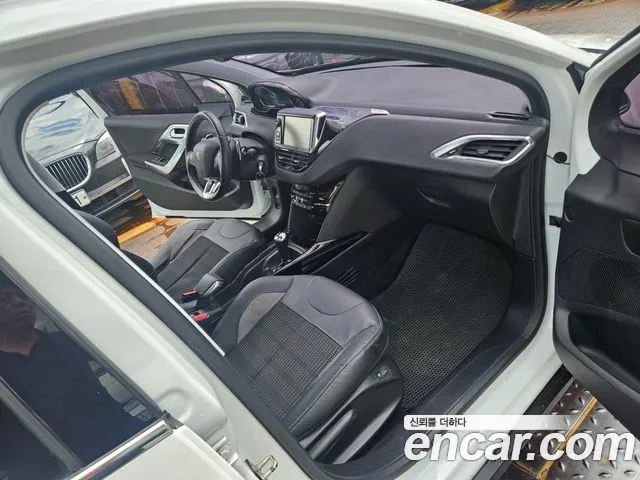 Peugeot 2008 2015 thumb 9