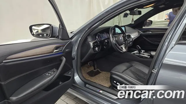 BMW 5 серии 2017 thumb 10