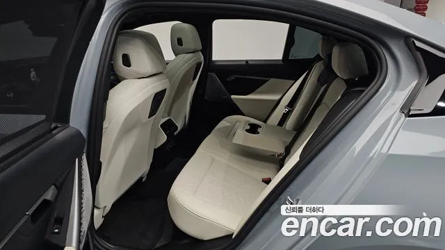 BMW i5 2025 thumb 11