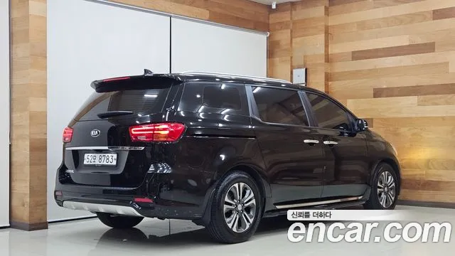 Kia Carnival 2018 thumb 2
